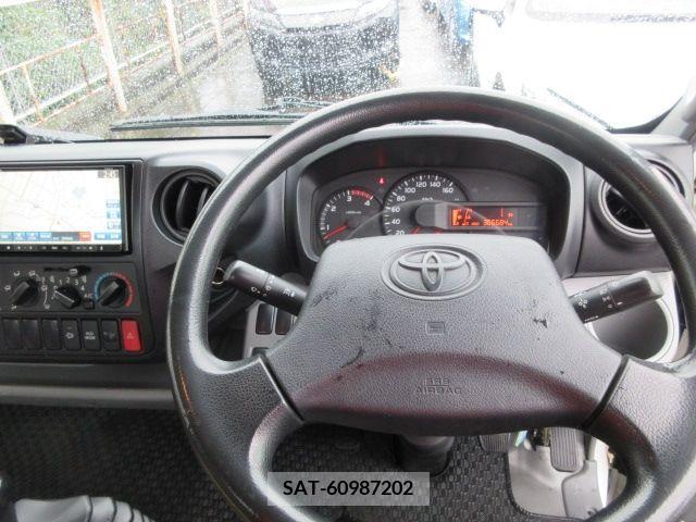 Toyota TOYOACE 2015-08 203525-7