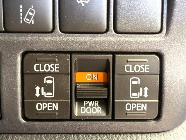 Toyota VOXY 2016-03 193182-6