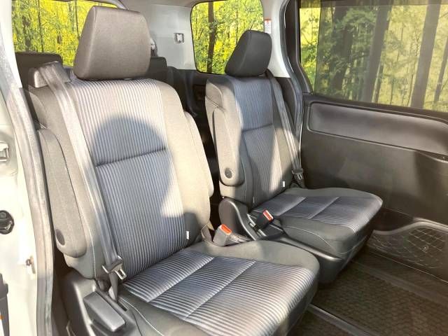 Toyota VOXY 2016-03 193182-9
