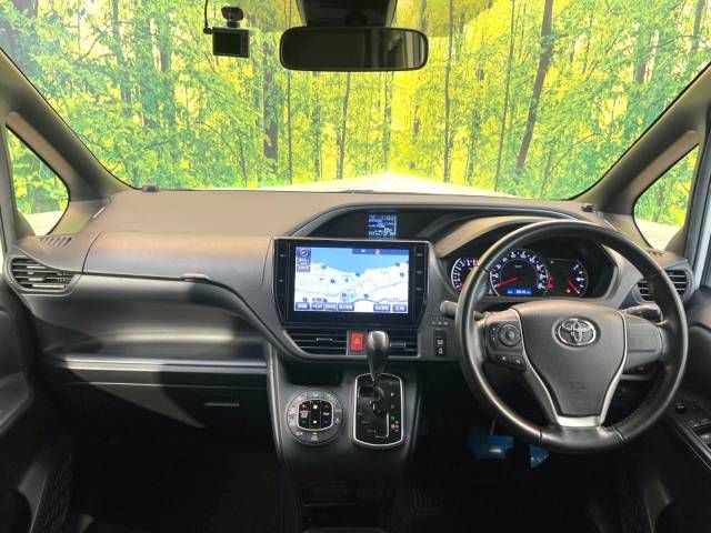 Toyota VOXY 2016-03 193182-1