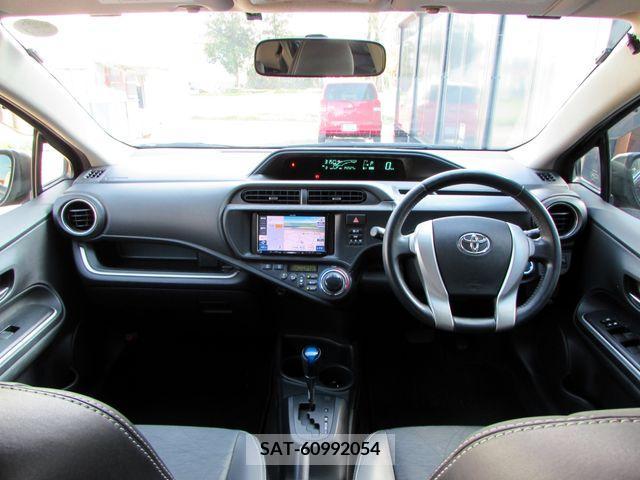 Toyota AQUA 2013-11 243748-1