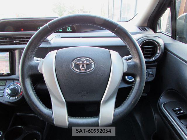 Toyota AQUA 2013-11 243748-5