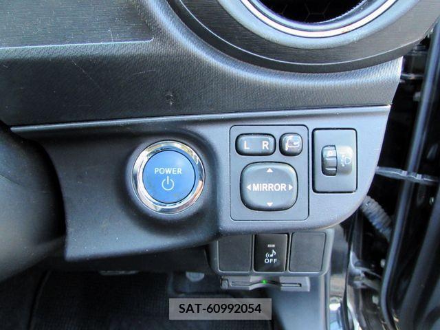 Toyota AQUA 2013-11 243748-12