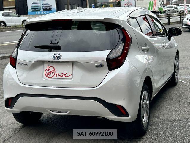 Toyota AQUA 2021-11 292275-10