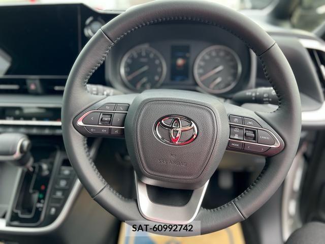 Toyota NOAH 2024-03 226941-6