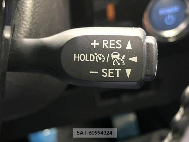Toyota PRIUS 2019-06 322419-7