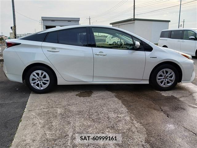Toyota PRIUS 2018-04 281712-4