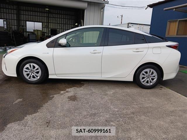 Toyota PRIUS 2018-04 281712-3