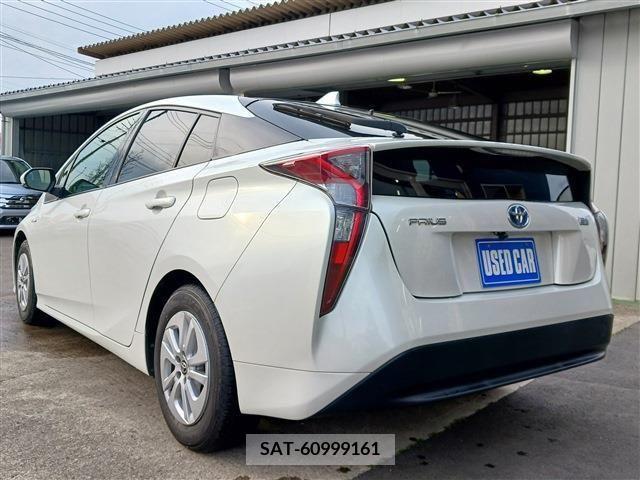 Toyota PRIUS 2018-04 281712-2