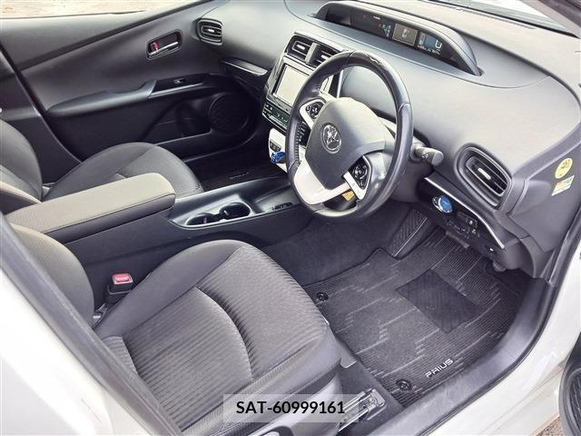 Toyota PRIUS 2018-04 281712-8
