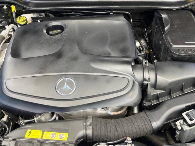 Mercedes Benz A-CLASS 2015-02 192373-19