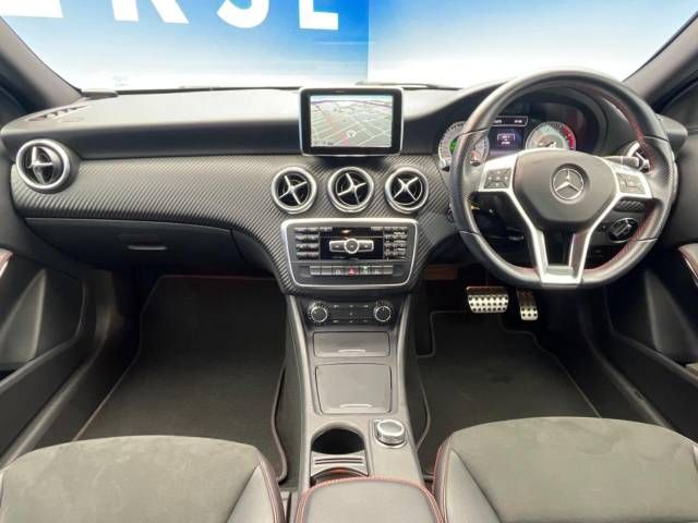 Mercedes Benz A-CLASS 2015-02 192373-1