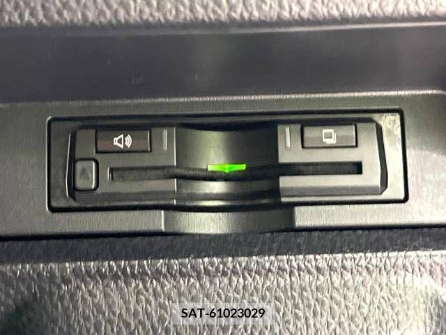 Toyota VOXY 2015-04 352011-7