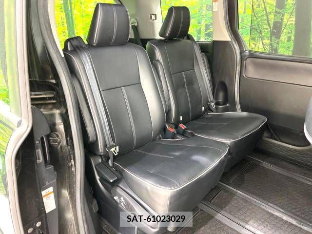 Toyota VOXY 2015-04 352011-10