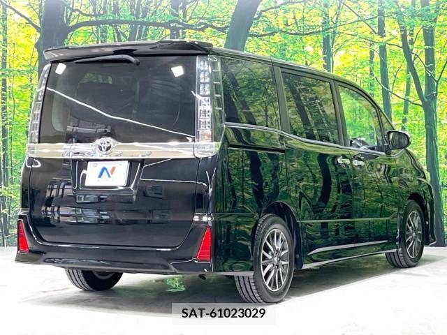Toyota VOXY 2015-04 352011-17