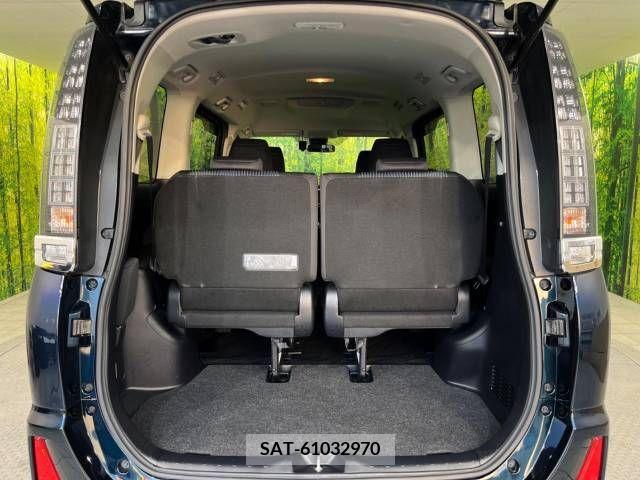 Toyota VOXY 2016-01 330785-11