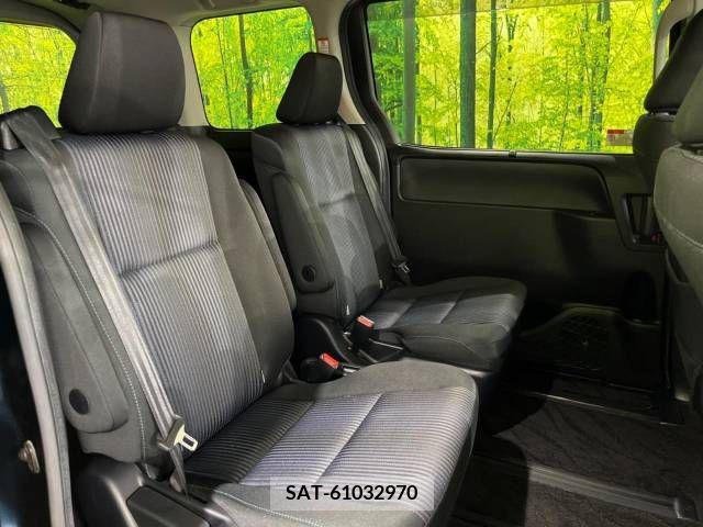 Toyota VOXY 2016-01 330785-9