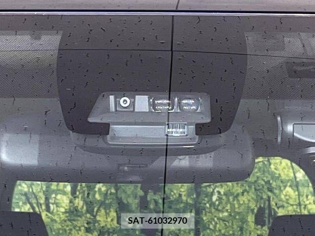 Toyota VOXY 2016-01 330785-5