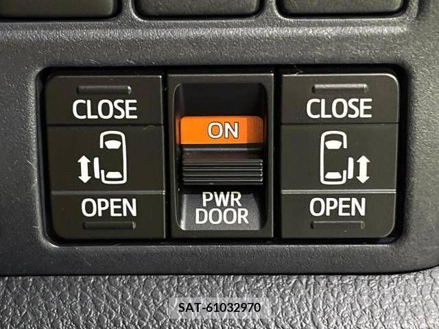 Toyota VOXY 2016-01 330785-4