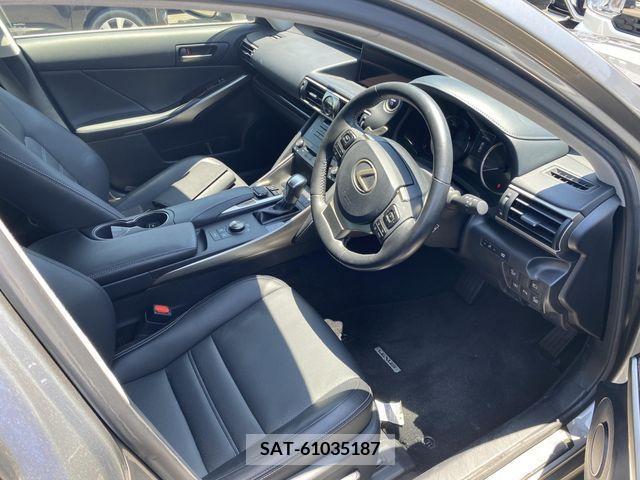 Lexus IS 2018-03 388256-1