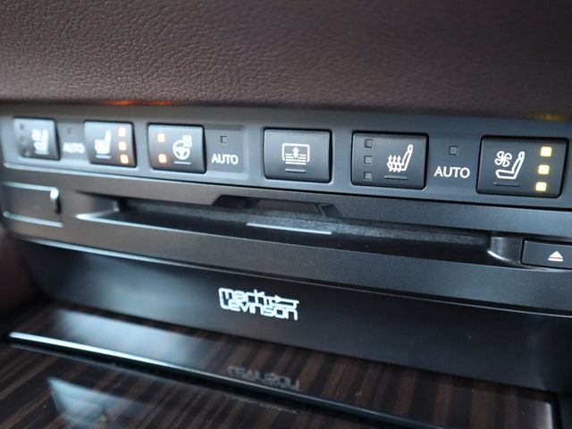 Lexus ES 2019-02 183808-16