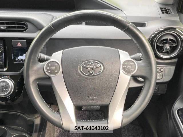 Toyota AQUA 2015-08 248832-11