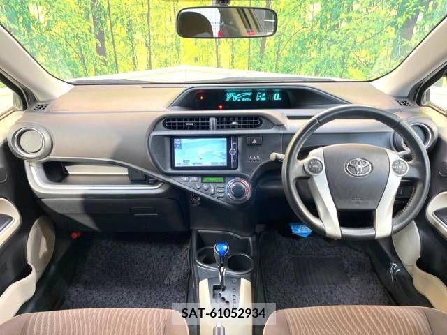 Toyota AQUA 2013-08 257018-1