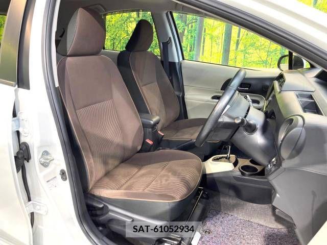 Toyota AQUA 2013-08 257018-9