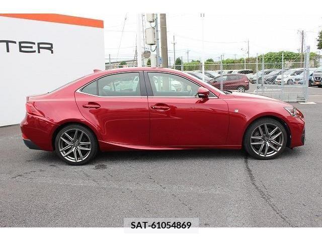 Lexus IS 2018-03 300001-7