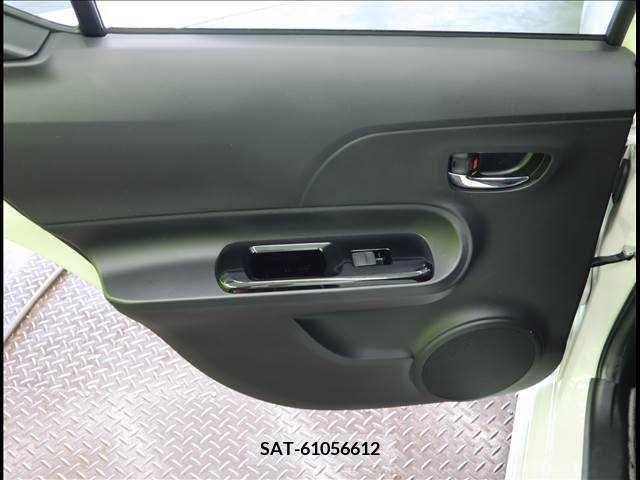 Toyota AQUA 2014-03 328921-27
