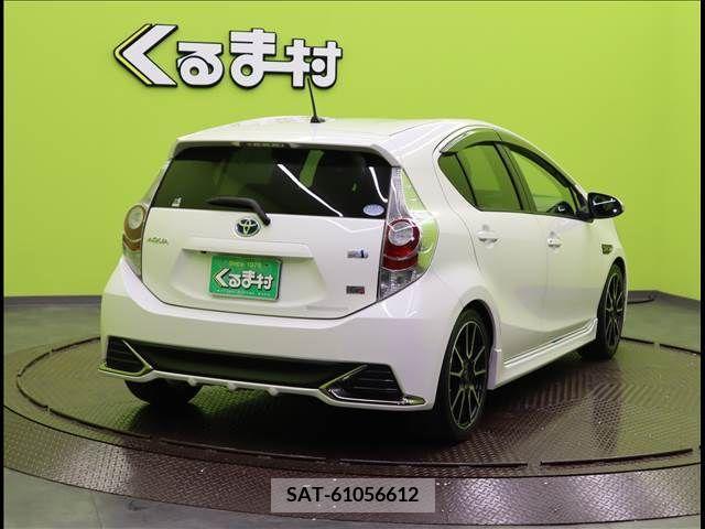 Toyota AQUA 2014-03 328921-1