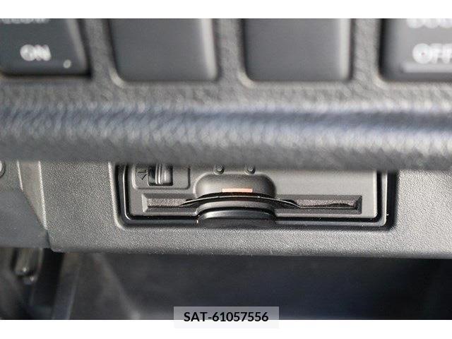 Nissan ELGRAND 2014-03 212612-3