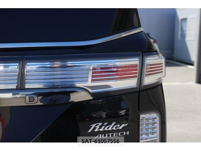Nissan ELGRAND 2014-03 212612-10