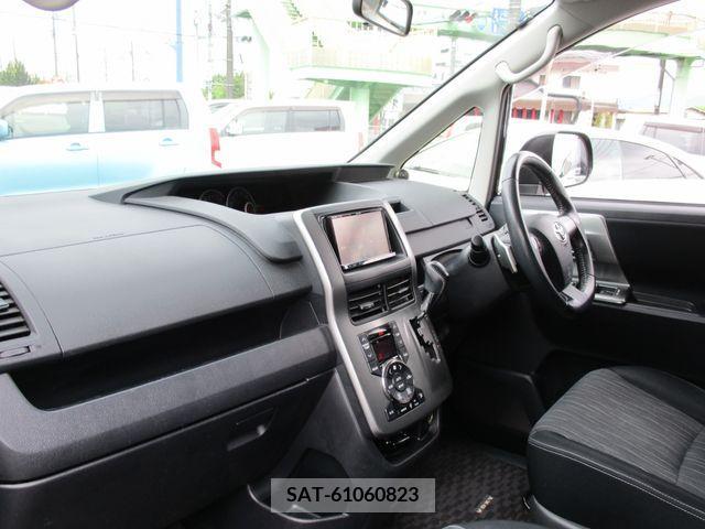 Toyota VOXY 2013-01 289276-4