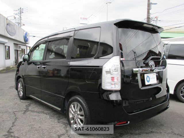 Toyota VOXY 2013-01 289276-7