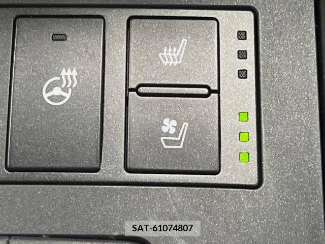 Lexus IS 2021-12 275435-6