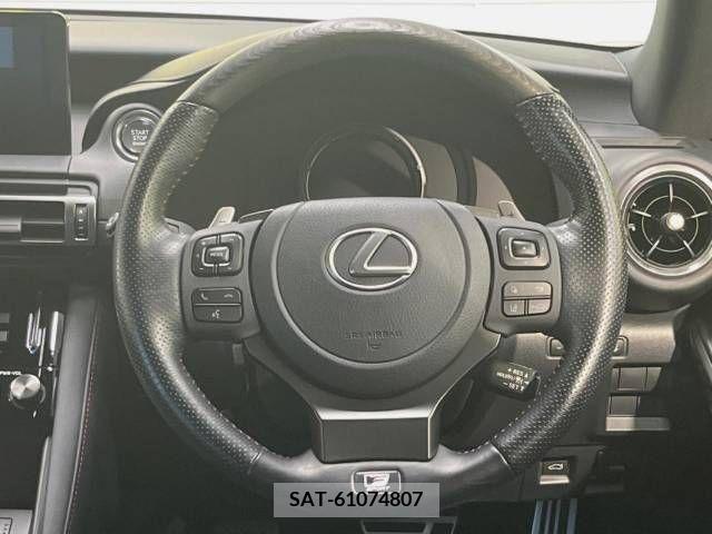 Lexus IS 2021-12 275435-11