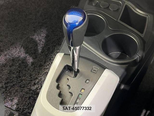 Toyota AQUA 2013-01 313963-18