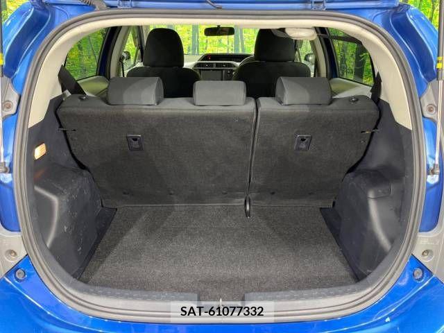 Toyota AQUA 2013-01 313963-8