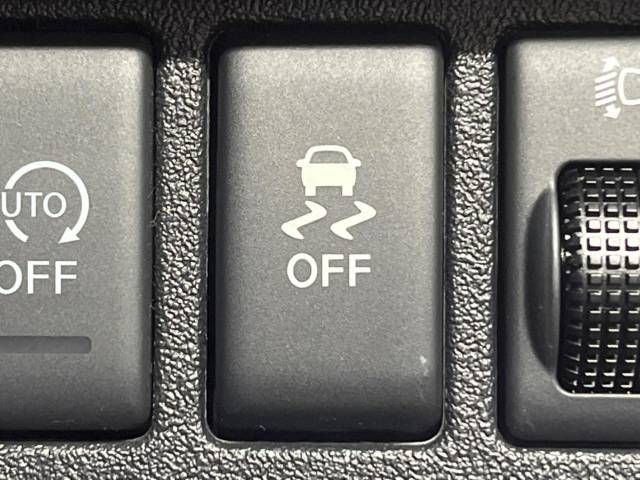 Nissan MARCH 2017-04 24409-5