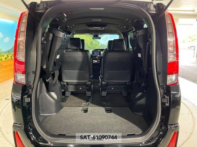 Toyota NOAH 2017-06 321520-9