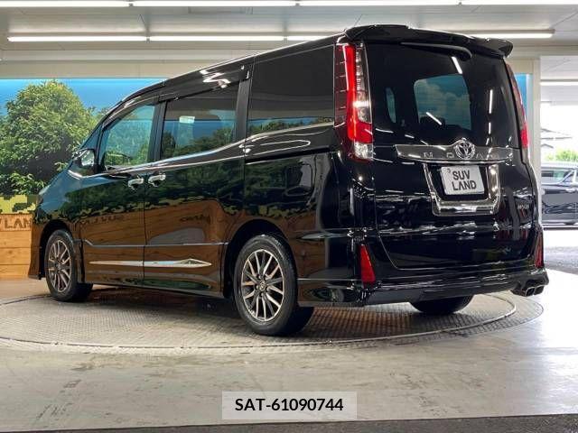 Toyota NOAH 2017-06 321520-16