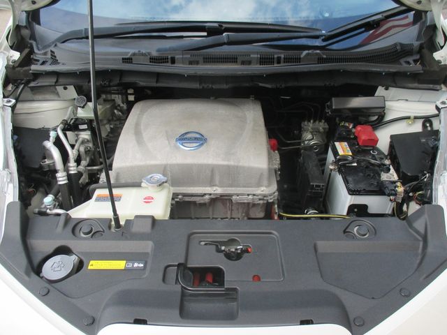 Nissan LEAF 2014-03 180633-22