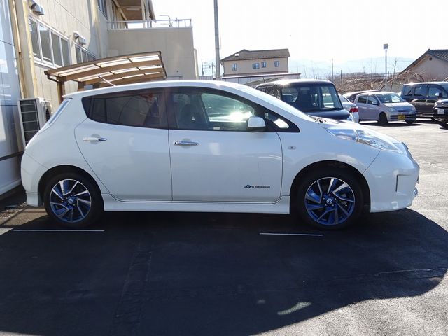 Nissan LEAF 2014-03 180633-2