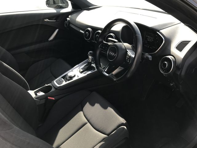 Audi TT 2017-09 10409-15