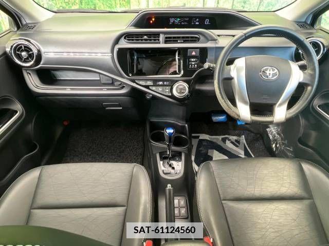 Toyota AQUA 2015-06 343033-1