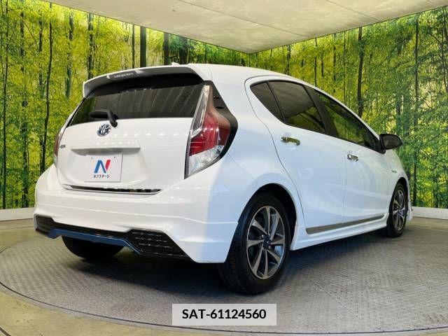Toyota AQUA 2015-06 343033-17