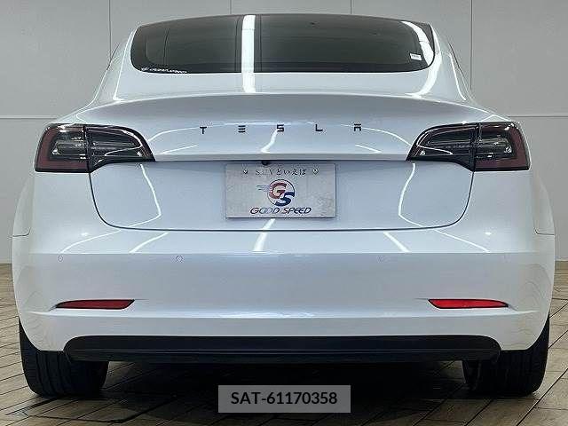 Tesla MODEL 3 2021-12 310900-14
