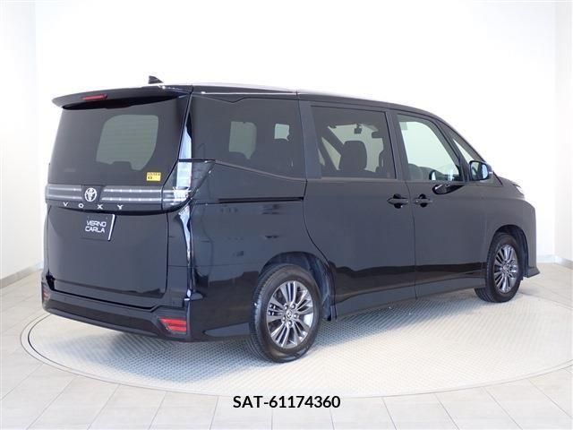 Toyota VOXY 2023-07 370407-3