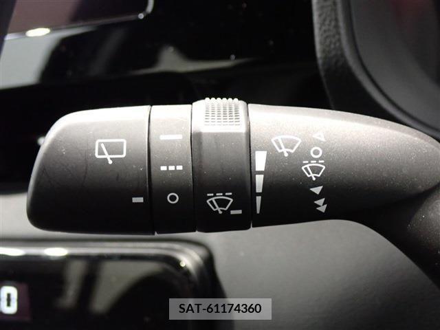 Toyota VOXY 2023-07 370407-18